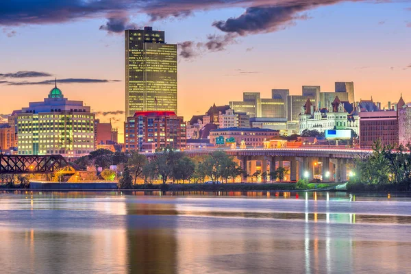 Albany, New York, USA skyline on the Hudson River — Stock Photo, Image