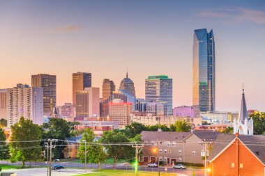 Oklahoma City, Oklahoma, ABD alacakaranlıkta gökyüzü.
