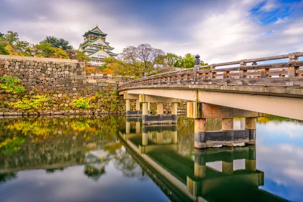 Osaka, Japón en el Castillo de Osaka — Foto de Stock
