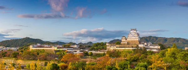 Castelo Himeji na temporada de outono . — Fotografia de Stock