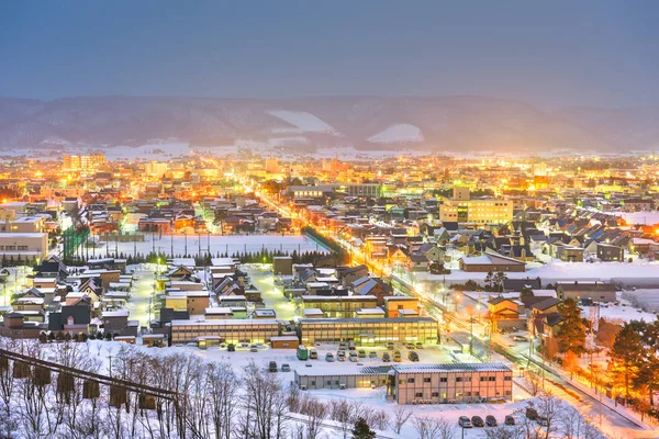 Furano, Hokkaido, Japan skyline van de stad in de winter. — Stockfoto