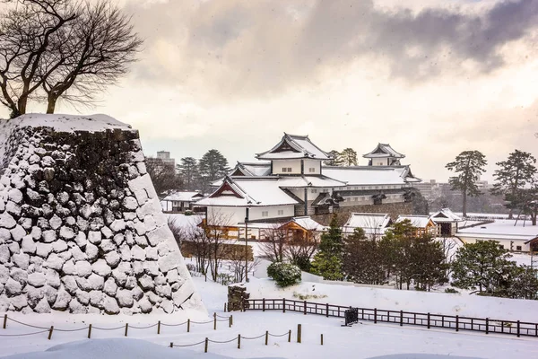 Каназава, Япония, в замке зимой — стоковое фото