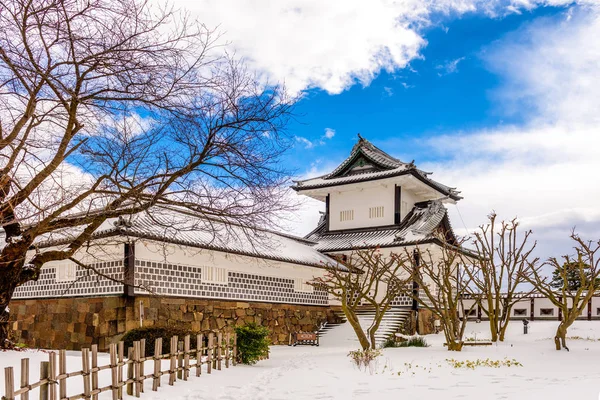 Kanazawa, Japan op het kasteel in de winter — Stockfoto