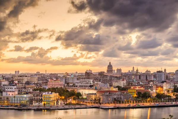 Havanna, Kuba belvárosi skyline — Stock Fotó