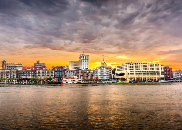 Savannah, Georgia, Estados Unidos skyline en el río Savannah —  Fotos de Stock