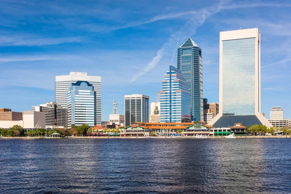 Jacksonville, Florida, USA skyline céntrico sobre St. Johns River — Foto de Stock