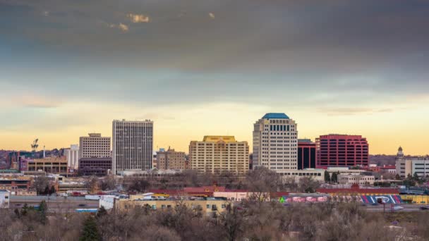 科罗拉多州科罗拉多斯普林斯 科罗拉多州 美国市中心城市天际线在黄昏 — 图库视频影像
