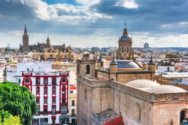 Sevilla, İspanya manzarası eski mahallesi.