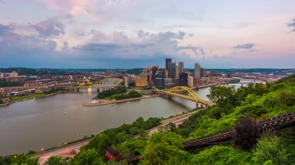 Pittsburgh Pennsylvania Usa Skyline Céntrico Ciudad Sobre Inclinación — Vídeo de stock