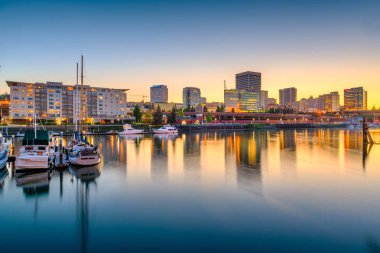 Tacoma, Washington, Usa şehir merkezi alacakaranlıkta ufuk çizgisi