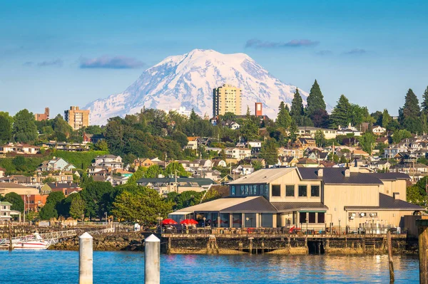 Tacoma, Washington, EUA com Mt. Mais chuvoso — Fotografia de Stock