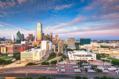Dallas, Teksas, Usa Skyline Alacakaranlıkta