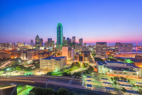 Даллас, Техас, Уса Скайлайн в сутінках — стокове фото
