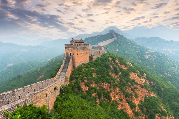 Grande Muraille de Chine à la section de Jinshanling . — Photo