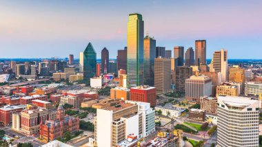 Dallas, Teksas, Usa Skyline Alacakaranlıkta