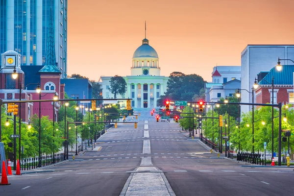 Montgomery, Αλαμπάμα, ΗΠΑ με κράτος Capitol της αυγή. — Φωτογραφία Αρχείου