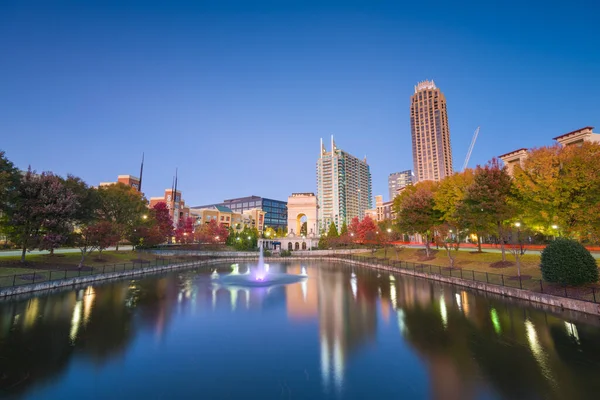 Atlanta Georgia Usa Panorama Města Atlantic Station Soumraku Podzimním Listím — Stock fotografie