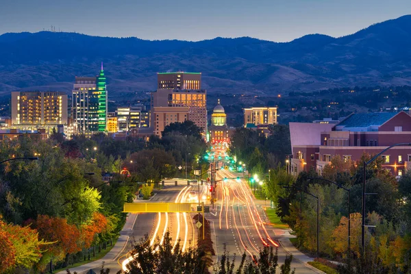 黄昏时美国爱达荷州博伊西市中心的城市景观 — 图库照片
