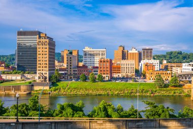 Charleston, Batı Virginia, ABD Kanawha Nehri üzerinde ufuk çizgisi
