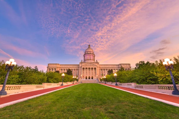 Frankfort Kentucky Con Capitolio Estatal Kentucky Atardecer — Foto de Stock