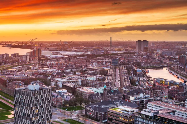 Rotterdam Hollandia Városkép Delfshaven Kerület Felé Alkonyatkor — Stock Fotó