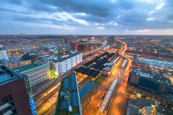 黄昏时俯瞰Den Haag Hs火车站的荷兰海牙市景 — 图库照片