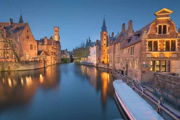 Bruges Belgium Νυχτερινή Σκηνή Στον Ποταμό Rozenhoedkaai — Φωτογραφία Αρχείου