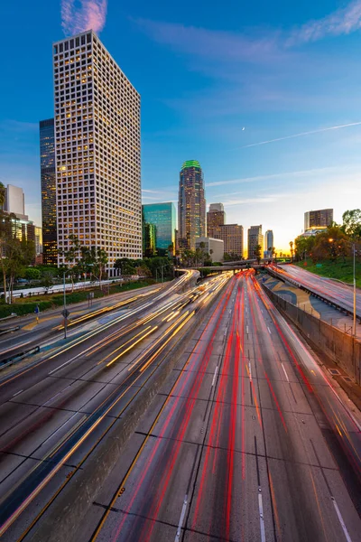 Los Angeles, Kalifornien, USA Downtown Skyline und Highways — Stockfoto