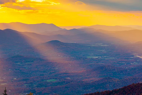 Blue Ridge Mountains vid solnedgången i norra Georgien — Stockfoto