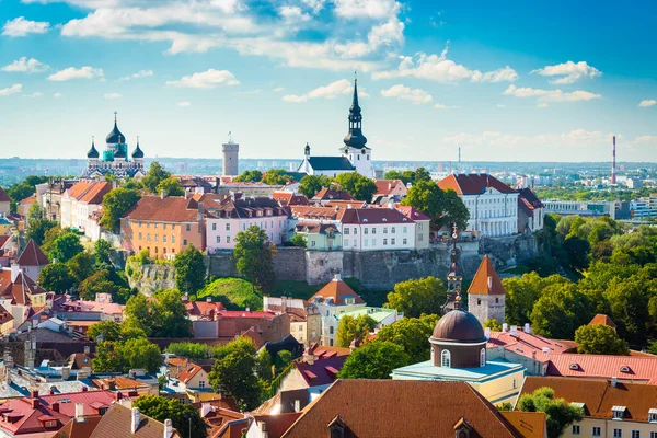 Tallinn, Estonia Skyline storico di Toompea Hill. — Foto Stock