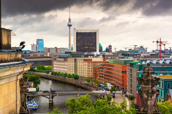 Berlijn Duitsland Vanaf Spree Rivier Schemering — Stockfoto