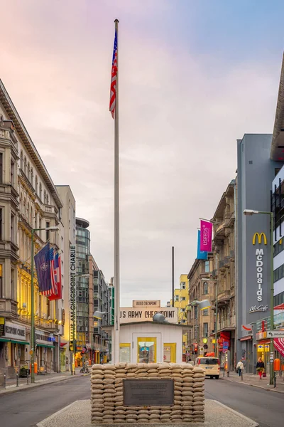 Berlin Germany September 2013 Checkpoint Charlie Crossing Point East West — Stock Photo, Image