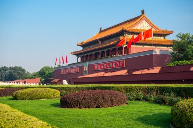 BEIJING, ÇİN - 27 Haziran 2014: Tiananmen Meydanı 'ndaki Tiananmen Kapısı. 
