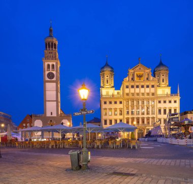 Augsburg, Almanya 'da Rathausplatz Plaza' da bir şehir..