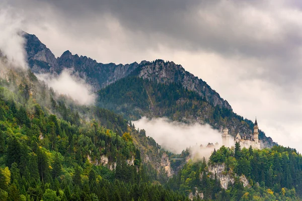 Замок Нойшванштайн Баварских Альпах Германии — стоковое фото