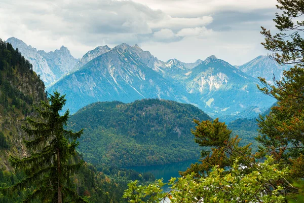 Almanya Nın Fussen Şehrinde Alpsee Gölü Ile Bavyera Alpleri Manzarası — Stok fotoğraf