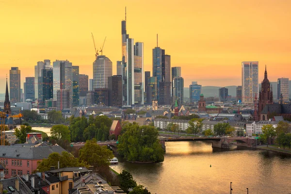 Frankfurt Německo Panorama Nad Hlavní Řekou Soumraku — Stock fotografie