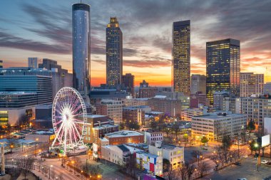 Atlanta, Georgia, ABD alacakaranlıkta ufuk çizgisi.