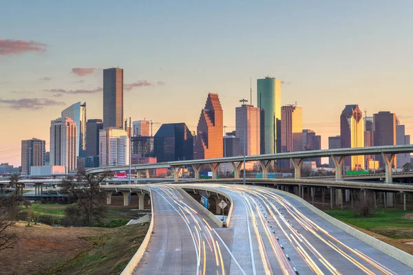 Houston Teksas Abd Şehir Merkezi Alacakaranlıkta Otoyollar Üzerinde Ufuk Çizgisi — Stok fotoğraf