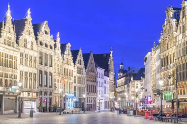 Antwerp 'li Grote Markt, Belçika Alacakaranlıkta.