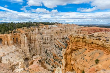 Bryce Canyon Ulusal Parkı, Utah, ABD şafak vakti.