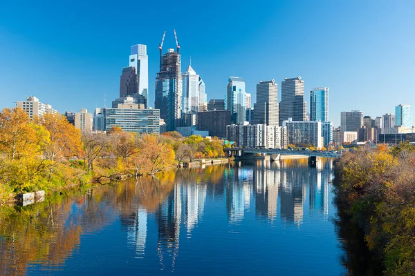 Filadelfia Pensylwania Usa Jesienią Panorama Miasta Nad Rzeką — Zdjęcie stockowe