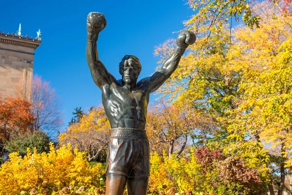 Filadelfia Pennsylvania Noviembre 2016 Estatua Rocky Balboa Durante Otoño Estatua — Foto de Stock