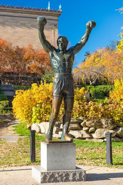 Philadelphia Pennsylvania Novembr 2016 Statyn Rocky Balboa Hösten Statyn Högtidlighåller — Stockfoto