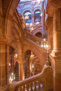 ALBANY, NEW YORK - 6 Ekim 2016: New York Eyalet Kongre Binasının Büyük Batı Merdivenleri.