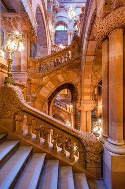 ALBANY, NEW YORK - 6 Ekim 2016: New York Eyalet Kongre Binasının Büyük Batı Merdivenleri.