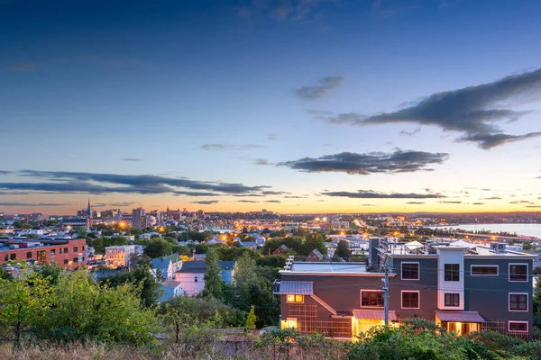 Portland, Maine, ABD şehir merkezi silueti.