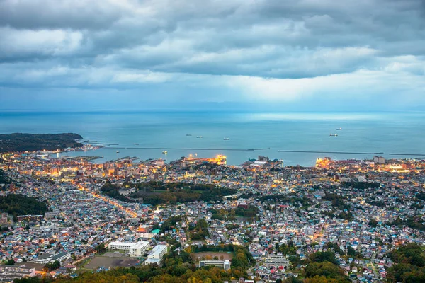 黄昏时分 日本北海道大潭市伊什卡利湾的城市景观 — 图库照片