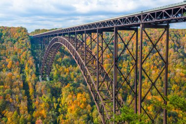 New River Gorge, Batı Virginia, ABD Sonbaharda köprüsü ile.