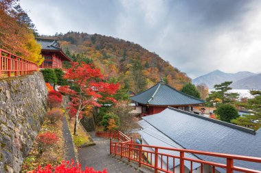 Nikko, Japonya sonbaharda Chuzen-ji Tapınağı kompleksinden.